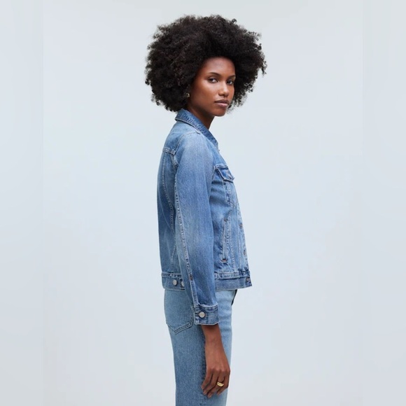 Madewell - The Classic Jean Jacket in Medford Wash - Size Small - Picture 2 of 11